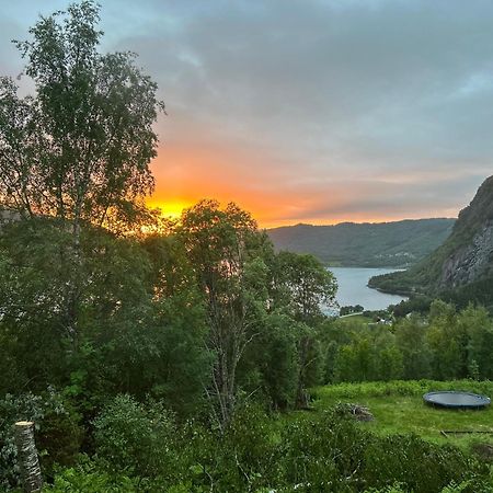 Stille Og Fredelig Ved Fjord Og Fjell Valsøybotn Exteriér fotografie