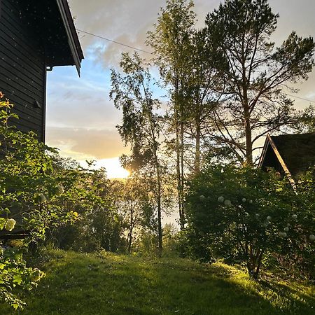 Stille Og Fredelig Ved Fjord Og Fjell Valsøybotn Exteriér fotografie